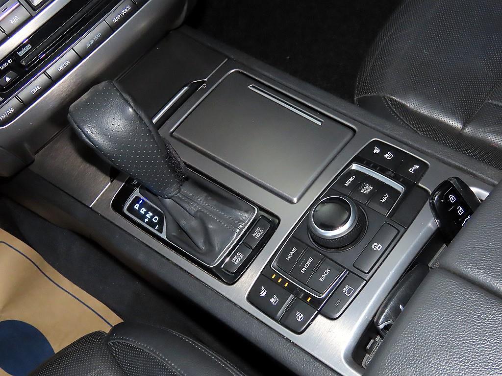 HYUNDAI Genesis - Vista 12