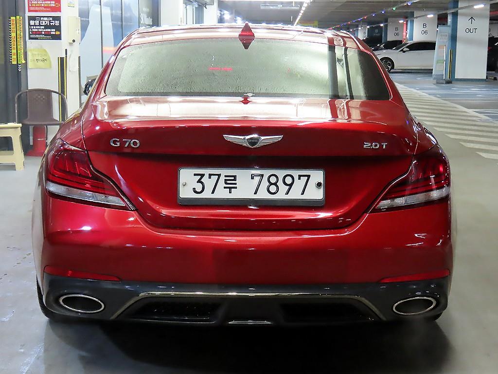 Genesis G70 - Vista 5