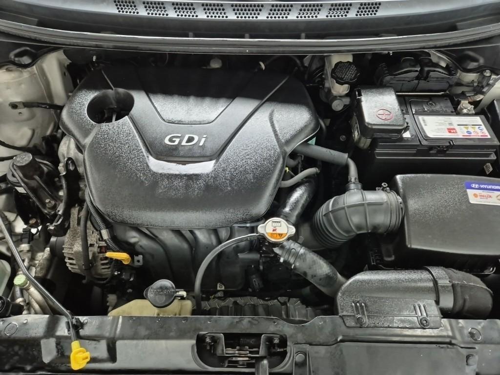 HYUNDAI Avante - Vista 5