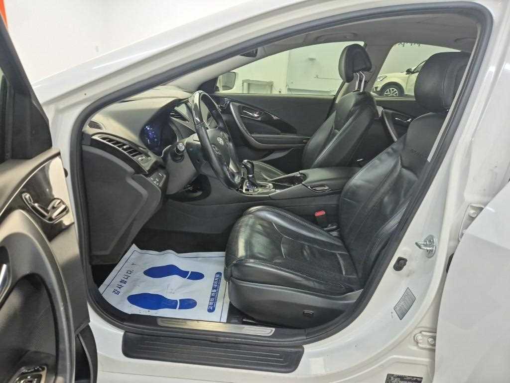 HYUNDAI Grandeur - Vista 11