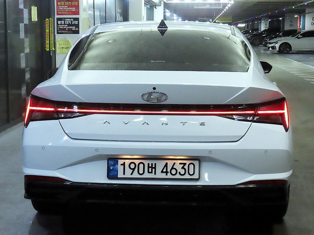 HYUNDAI Avante - Vista 5