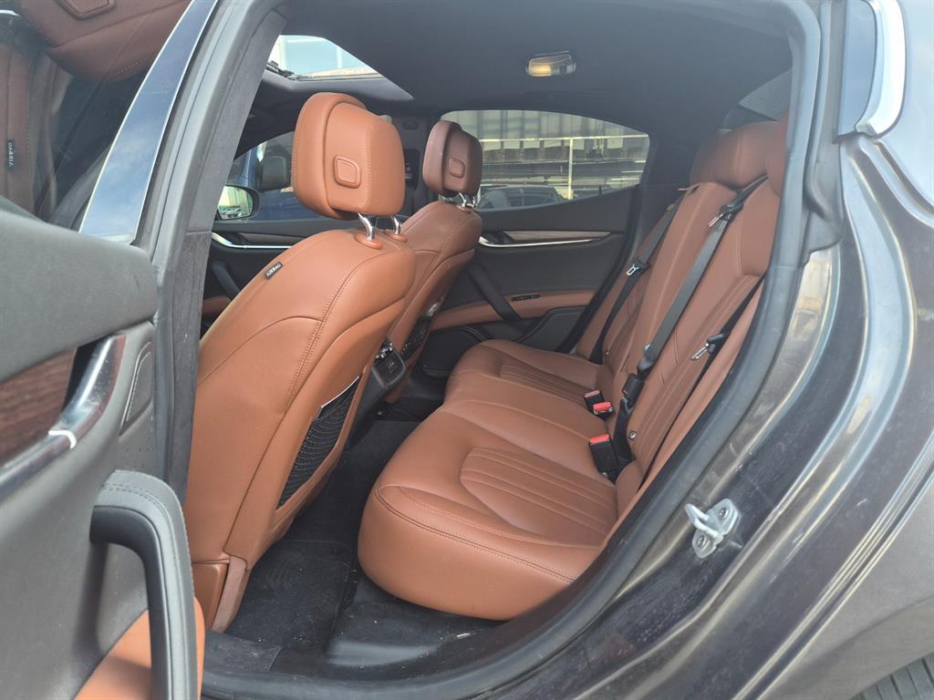 Maserati Ghibli - Vista 12