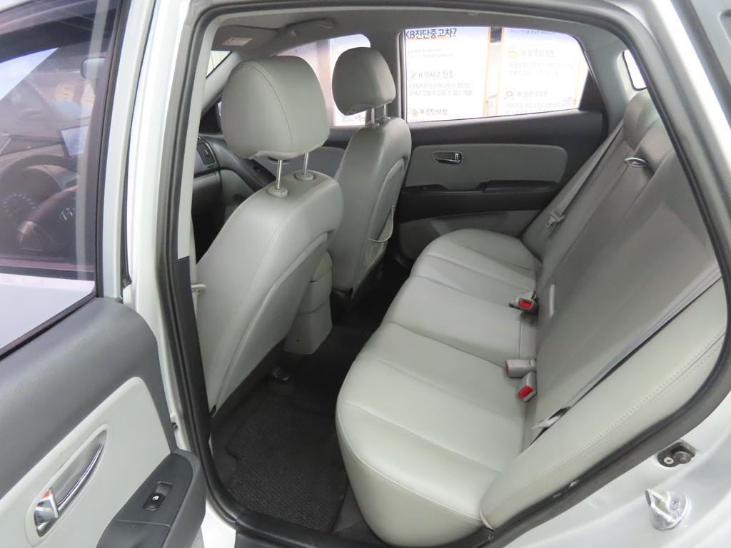 HYUNDAI Avante - Vista 6