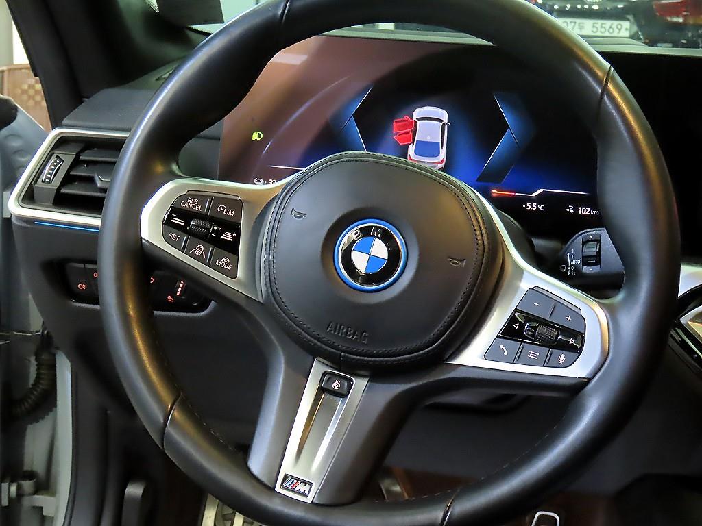 BMW i4 - Vista 8
