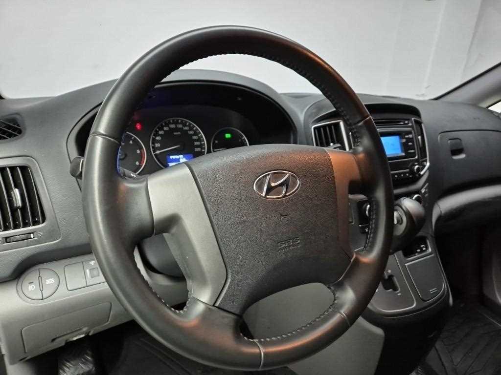 HYUNDAI Starex - Vista 9