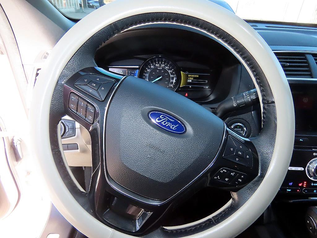 Ford Explorer - Vista 8