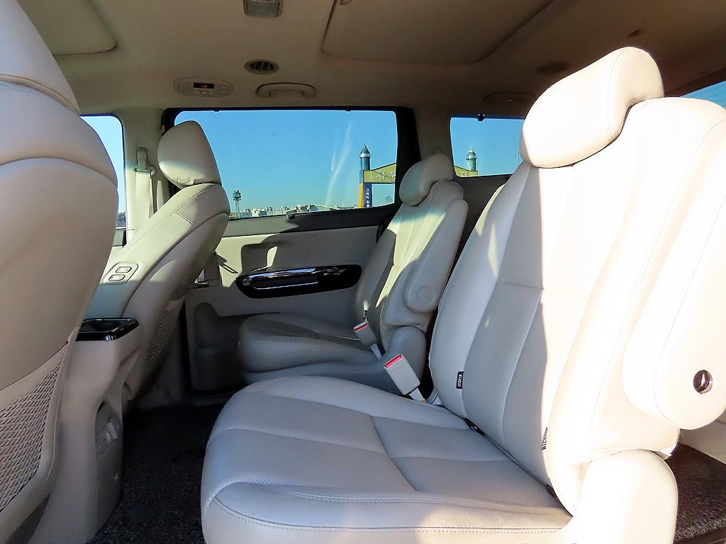 KIA Carnival - Vista 6
