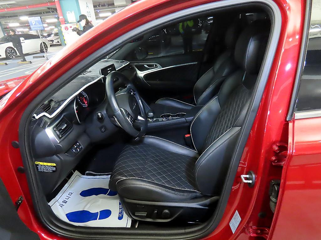 Genesis G70 - Vista 6