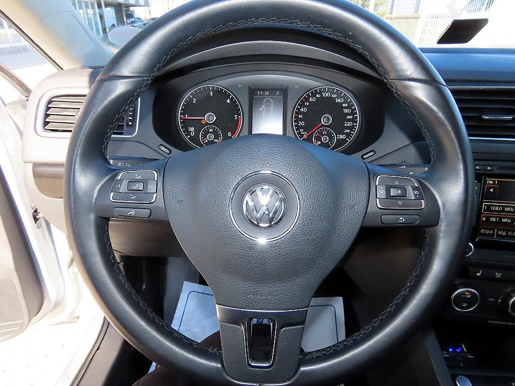 Volkswagen Jetta - Vista 8