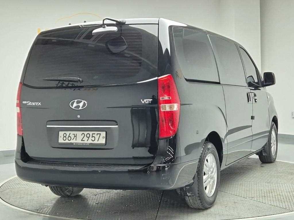 HYUNDAI Starex - Vista 3