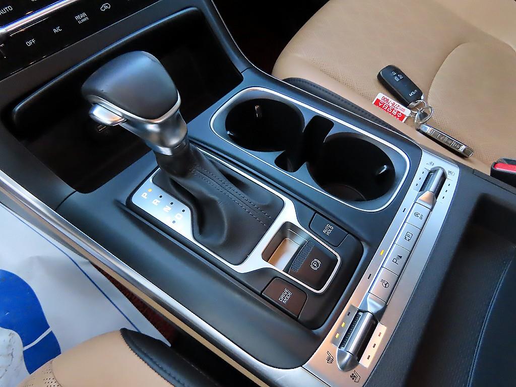 KIA Carnival - Vista 11