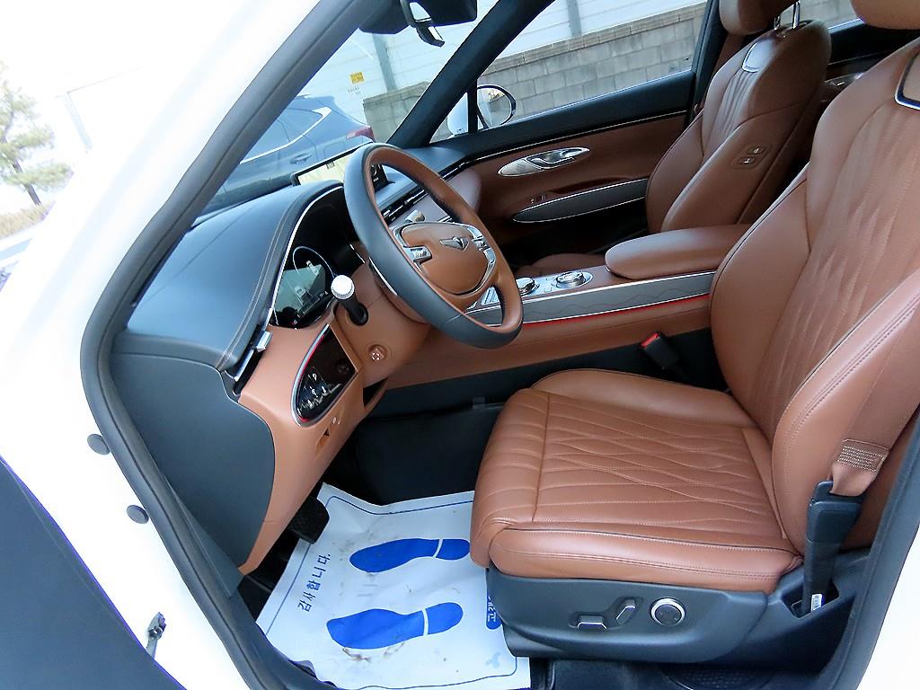 Genesis GV70 - Vista 5