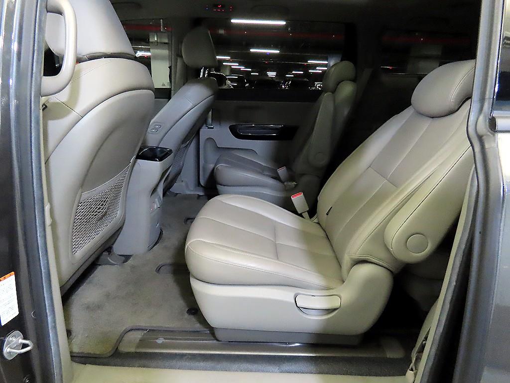 KIA Carnival - Vista 7