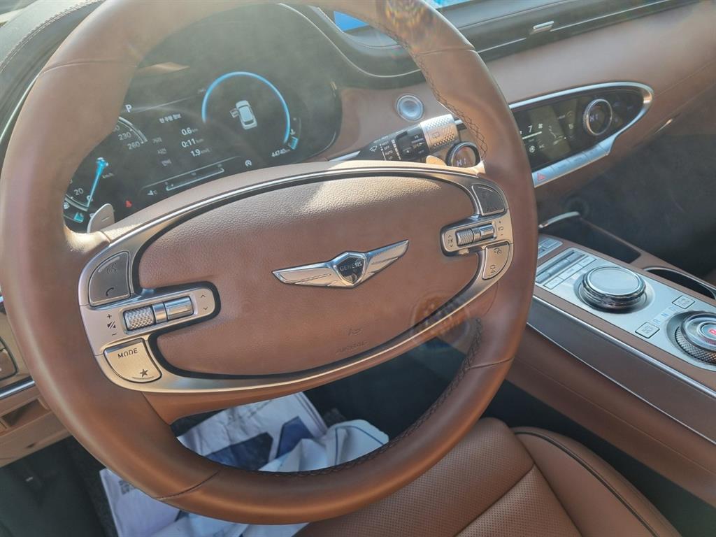 Genesis GV70 - Vista 6