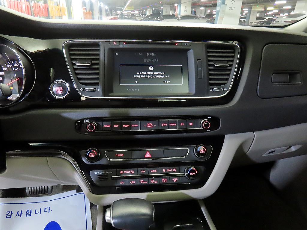 KIA Carnival - Vista 12