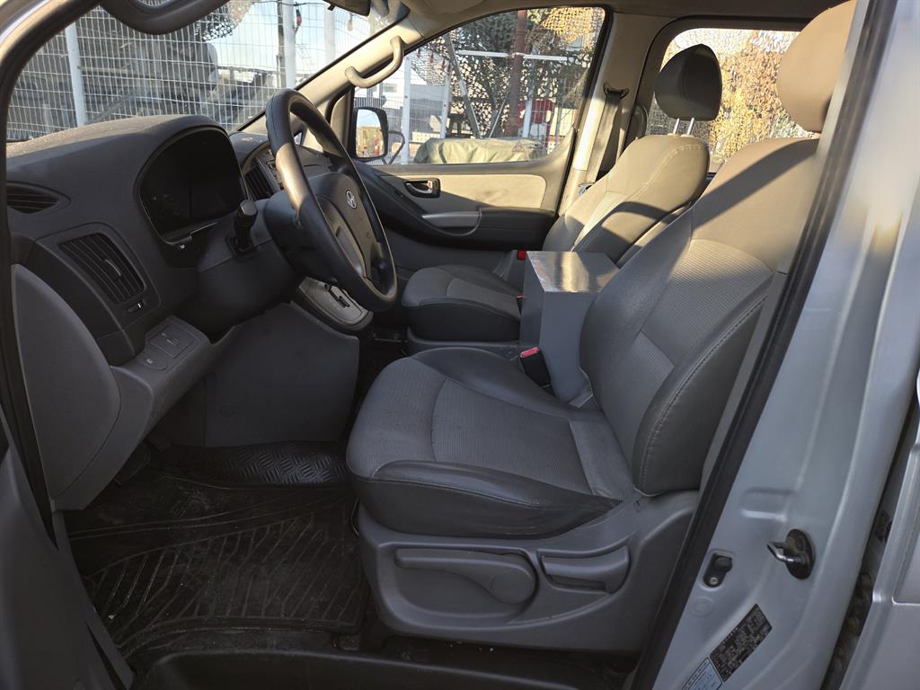 HYUNDAI Starex - Vista 9