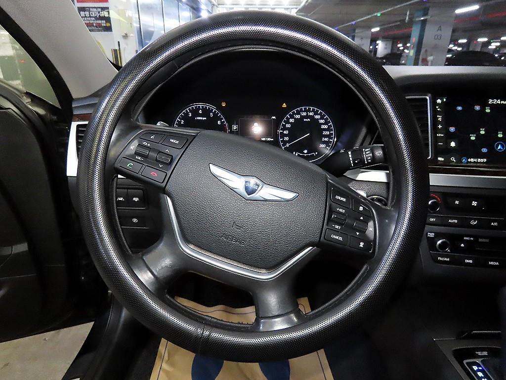 HYUNDAI Genesis - Vista 8