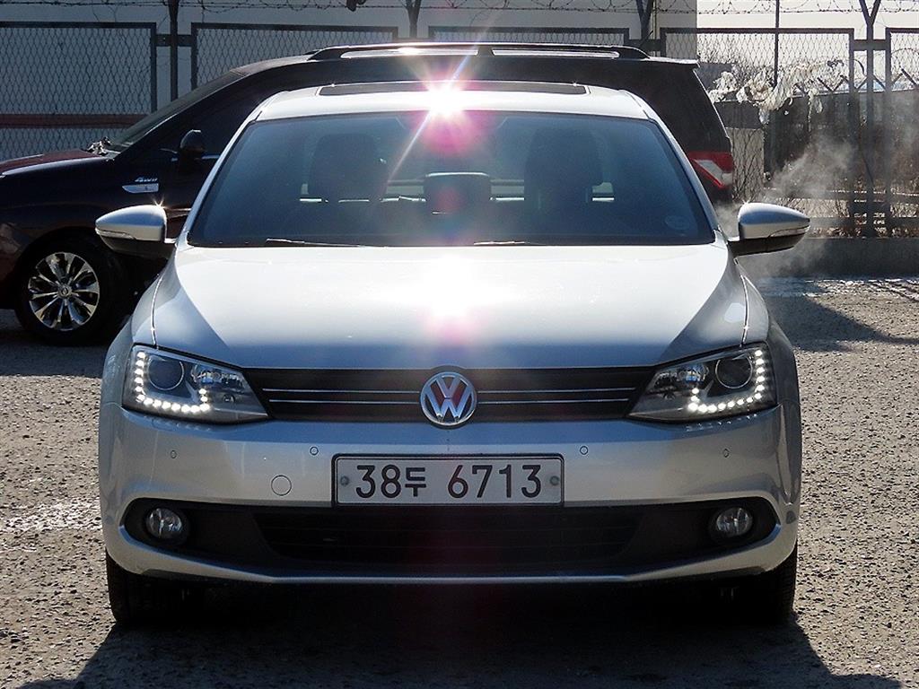 Volkswagen Jetta 2014 Plateado - Importación desde Corea - HF Imports Iquique - Foto 1