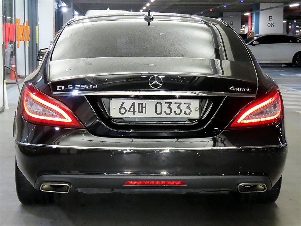 Mercedes Benz CLS Class - Vista 5