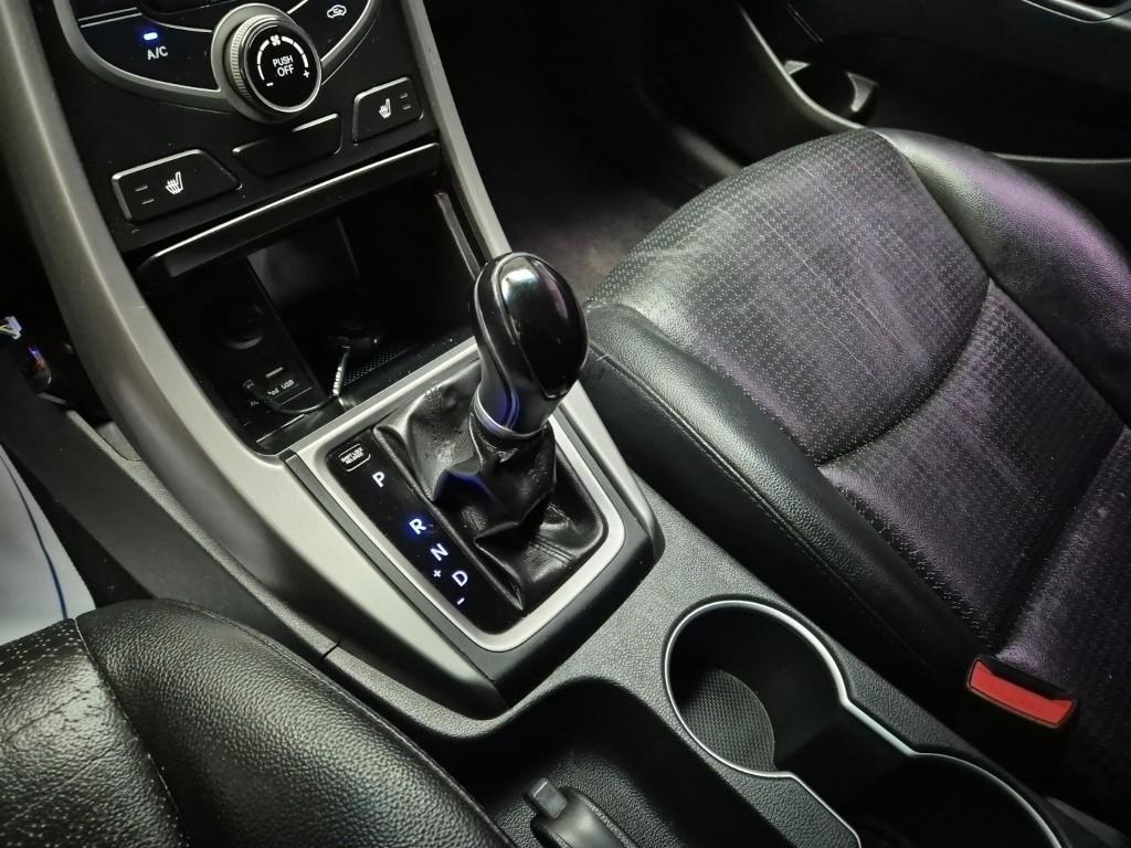 HYUNDAI Avante - Vista 8