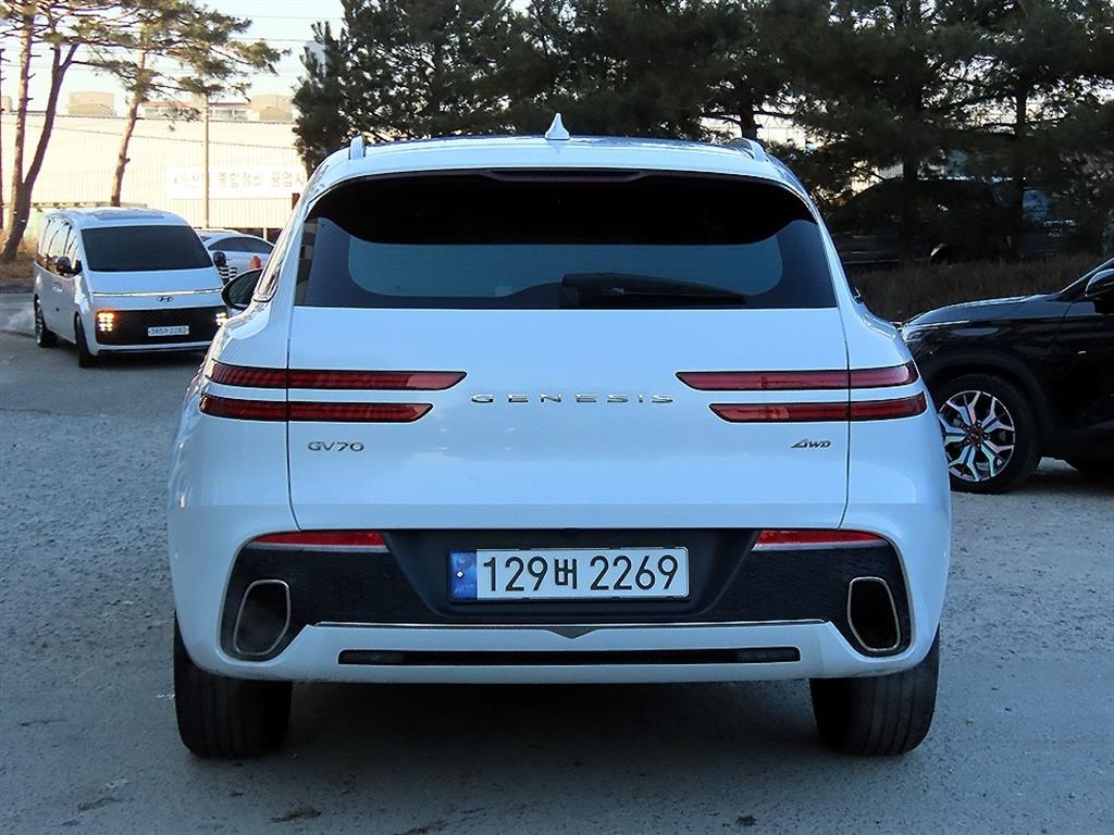 Genesis GV70 - Vista 4