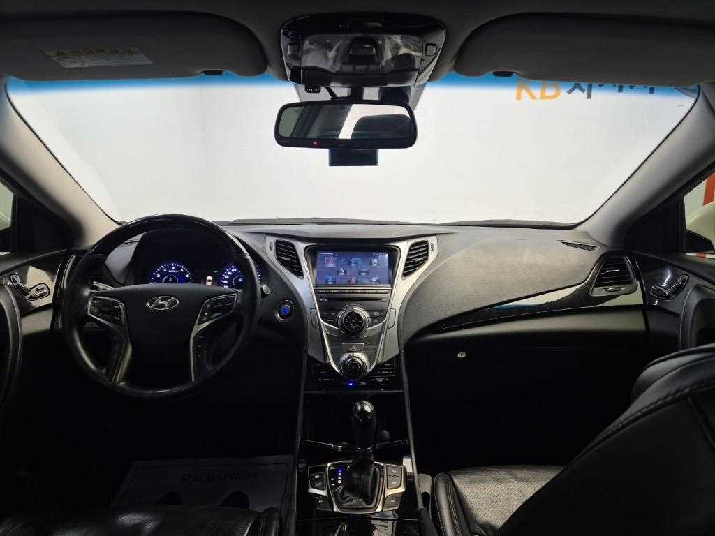 HYUNDAI Grandeur - Vista 7