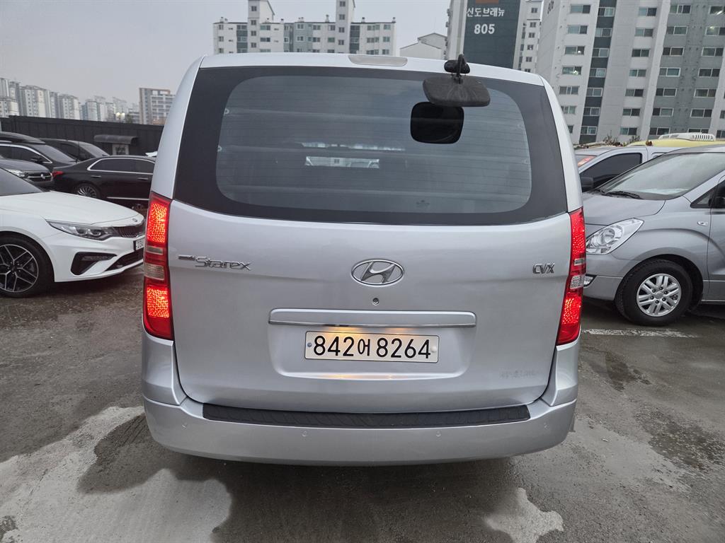 HYUNDAI Starex - Vista 4