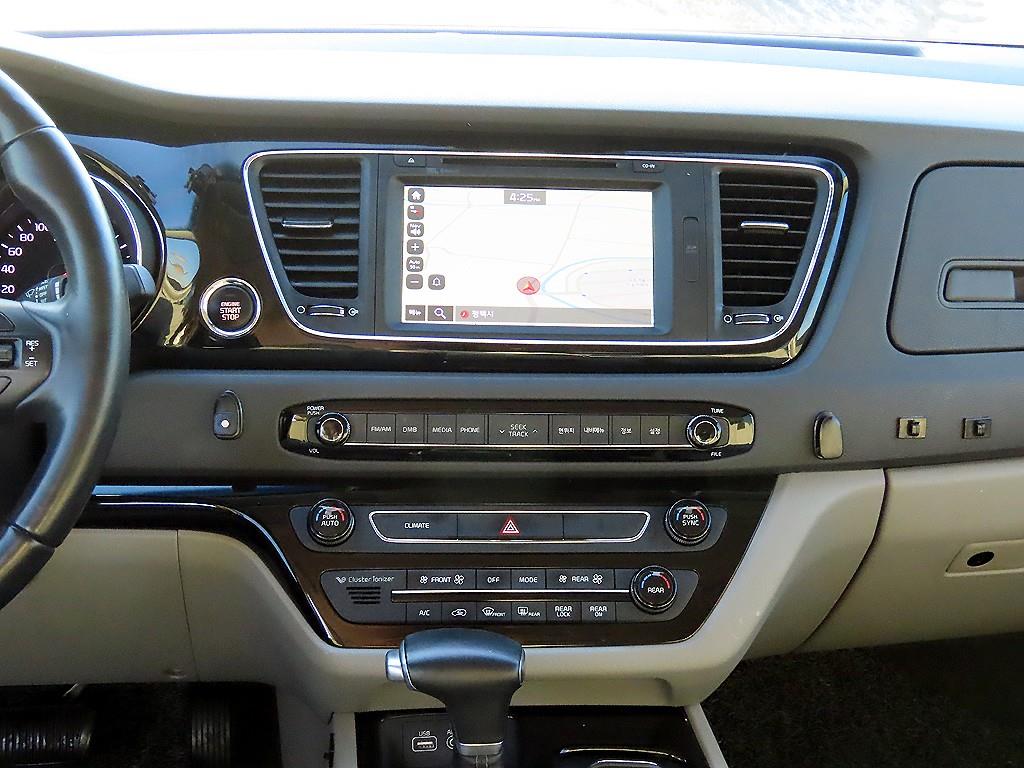 KIA Carnival - Vista 10