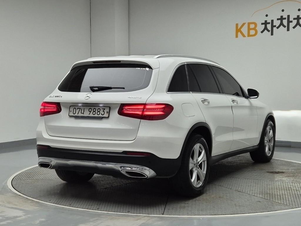 Mercedes Benz GLC Class - Vista 3