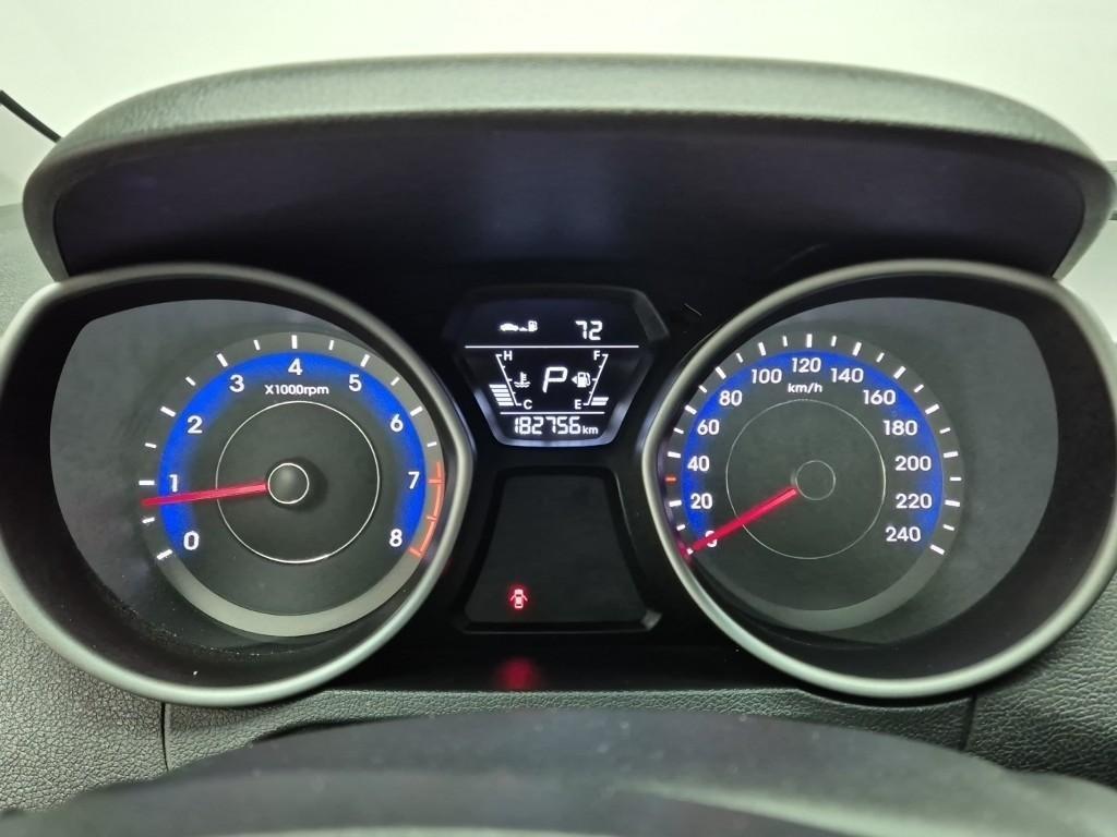 HYUNDAI Avante - Vista 6