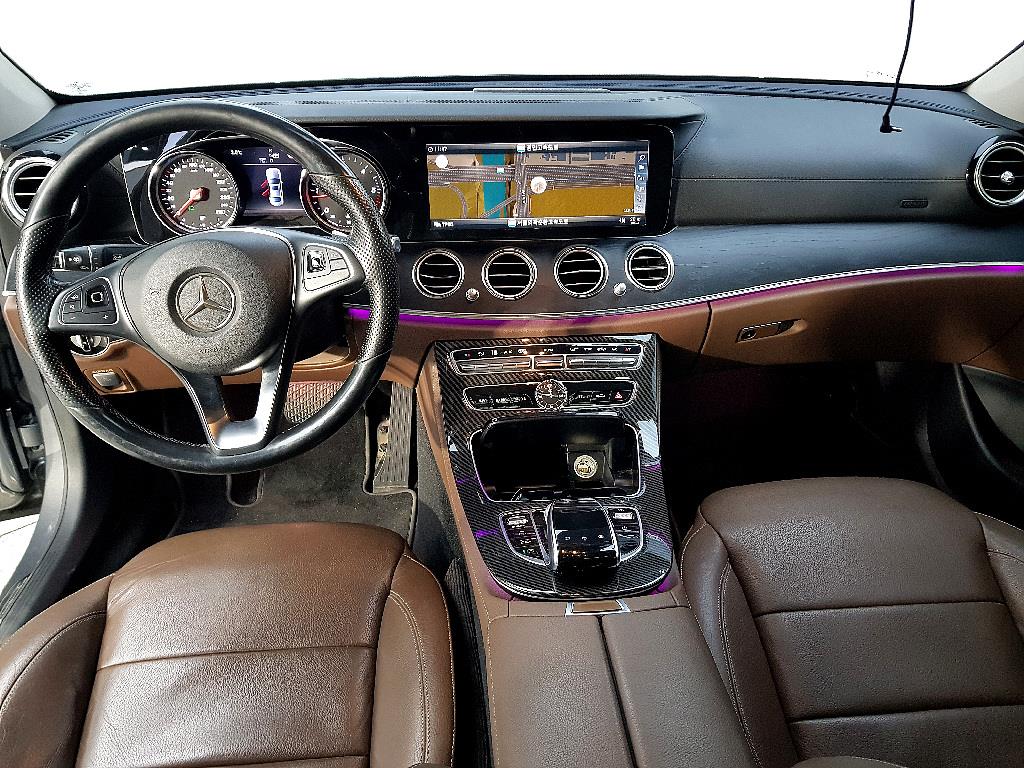 Mercedes Benz E class - Vista 5