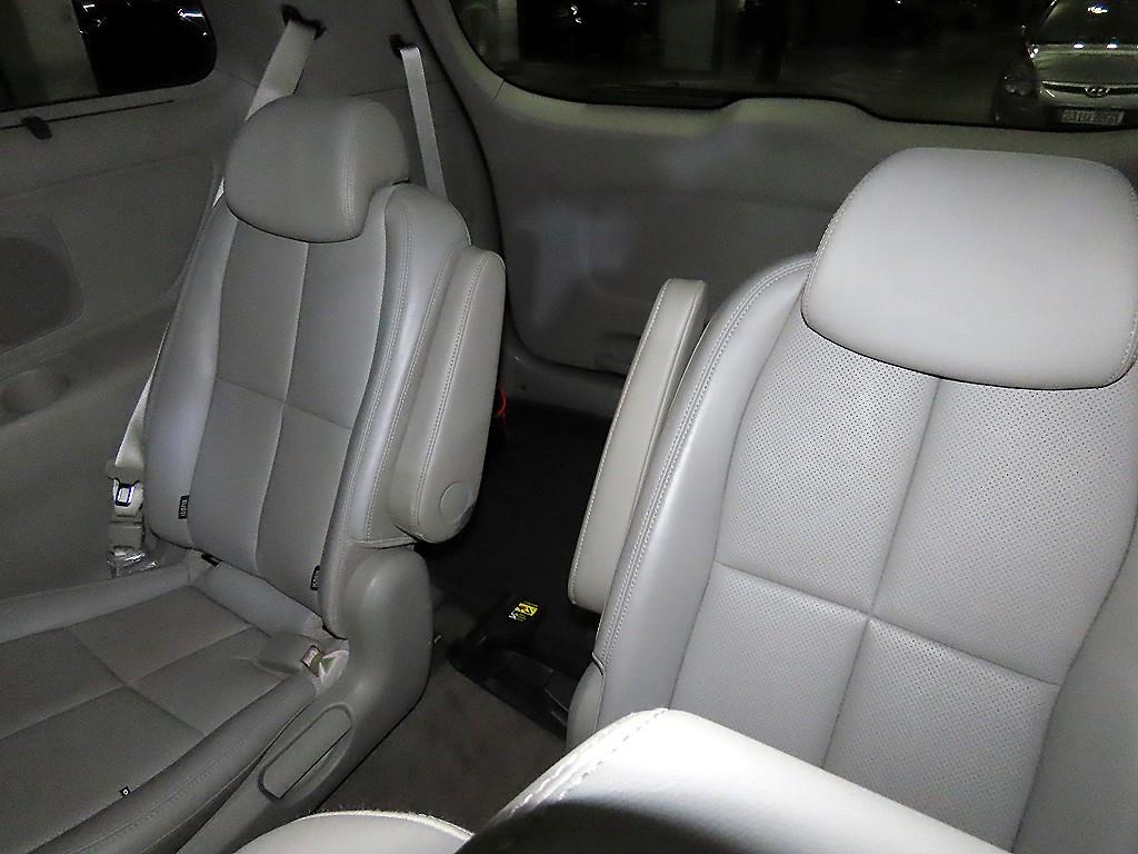 KIA Carnival - Vista 8