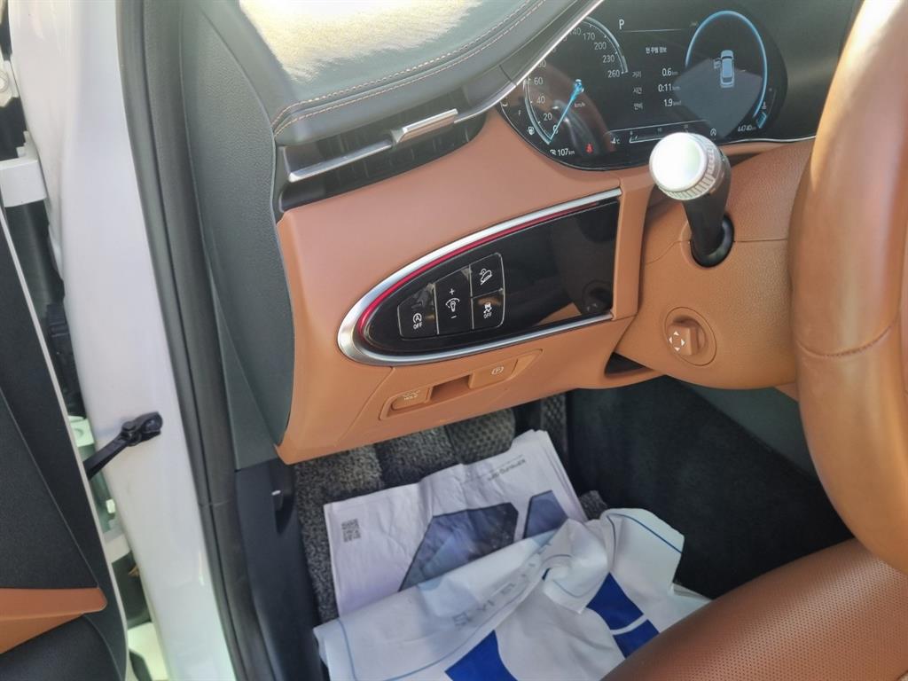 Genesis GV70 - Vista 5