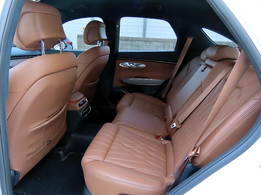 Genesis GV70 - Vista 6