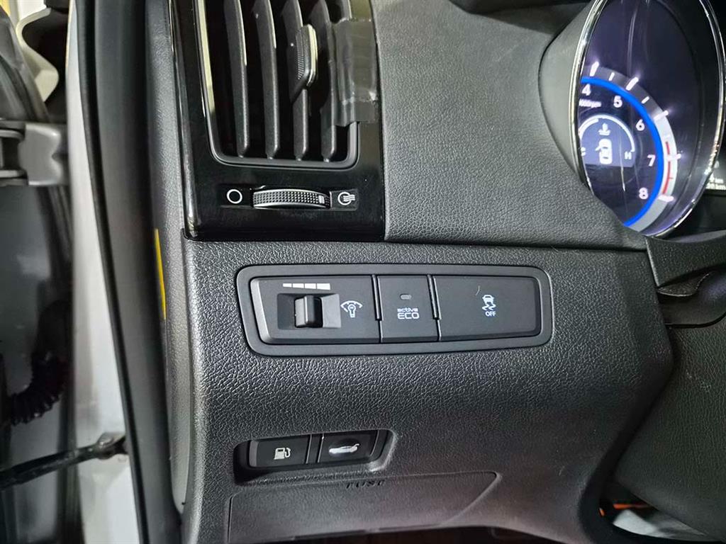 HYUNDAI Sonata - Vista 12