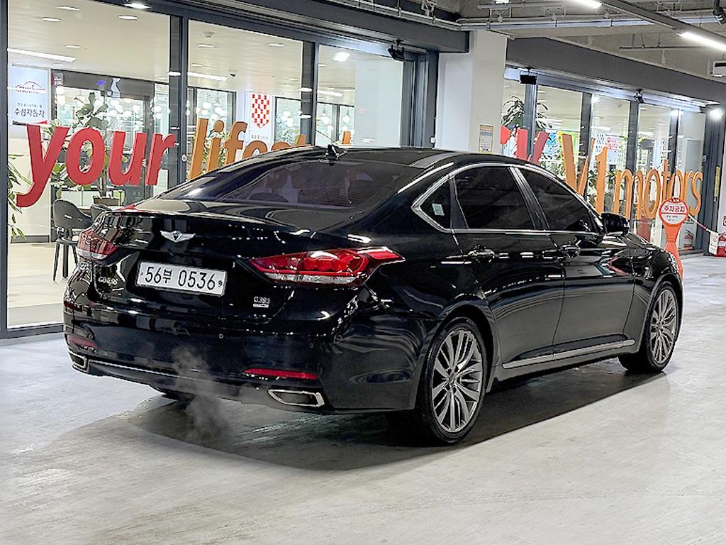 HYUNDAI Genesis - Vista 4