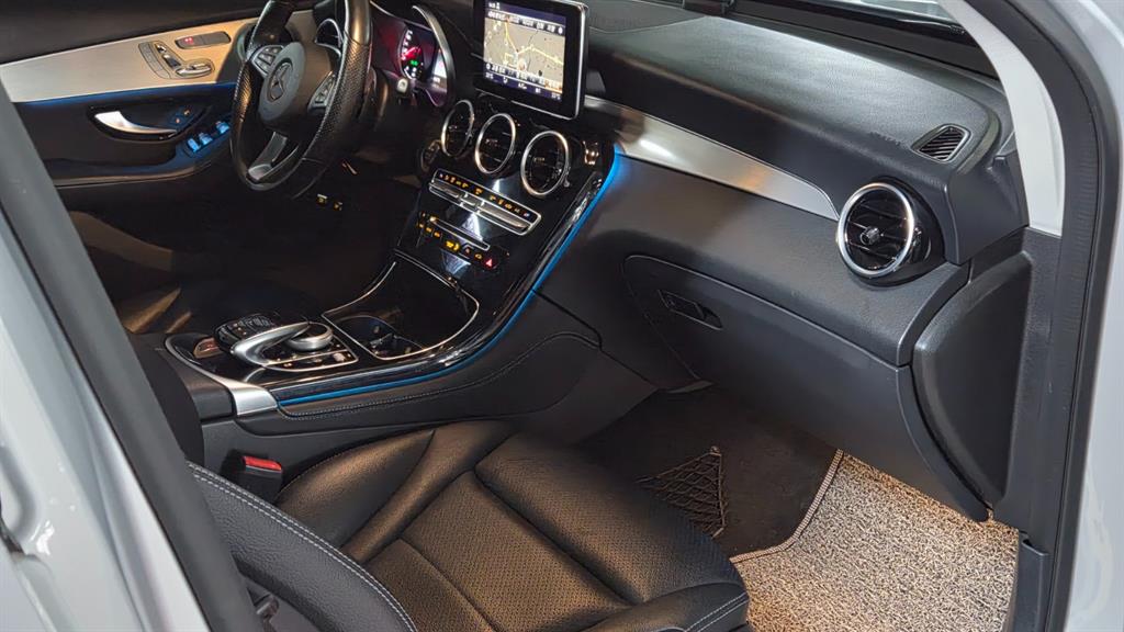 Mercedes Benz GLC Class - Vista 8