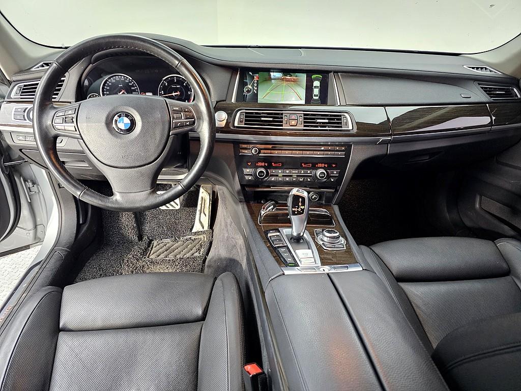 BMW 7 Series - Vista 5