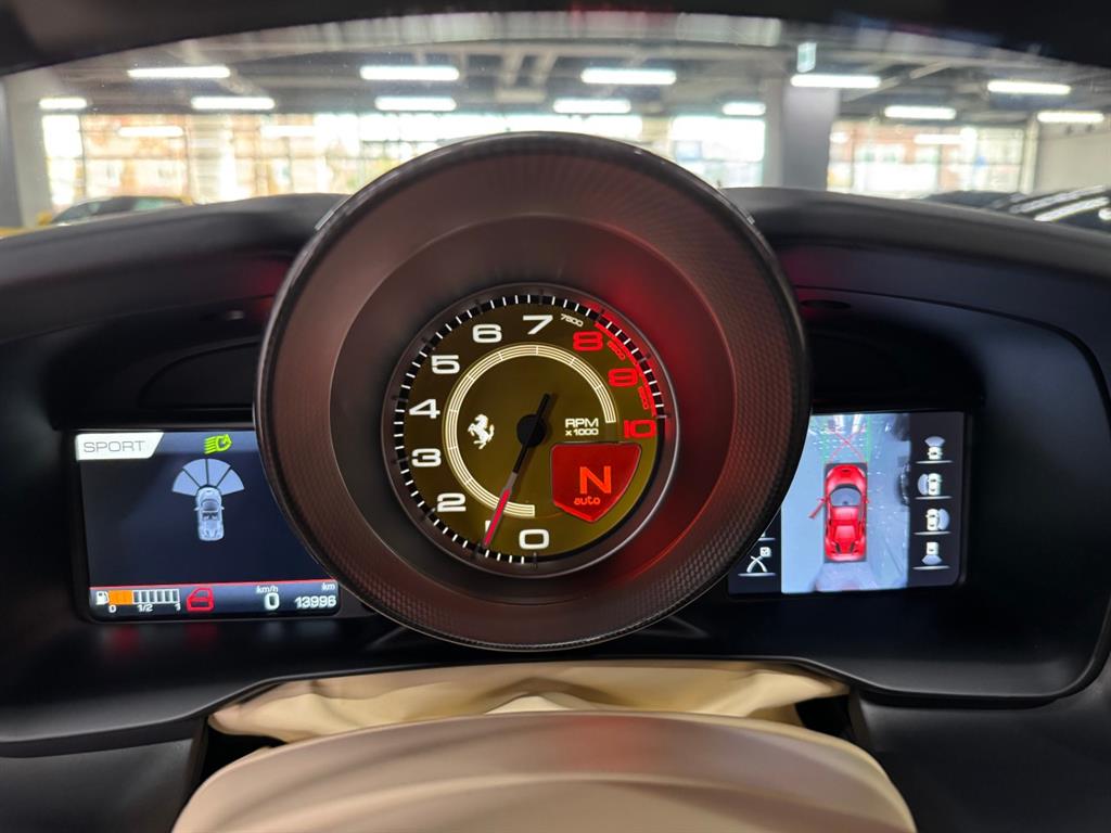 Ferrari F8 - Vista 6