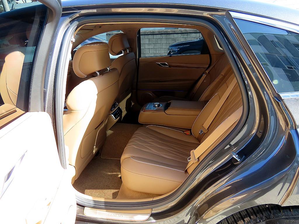 Genesis G80 - Vista 6