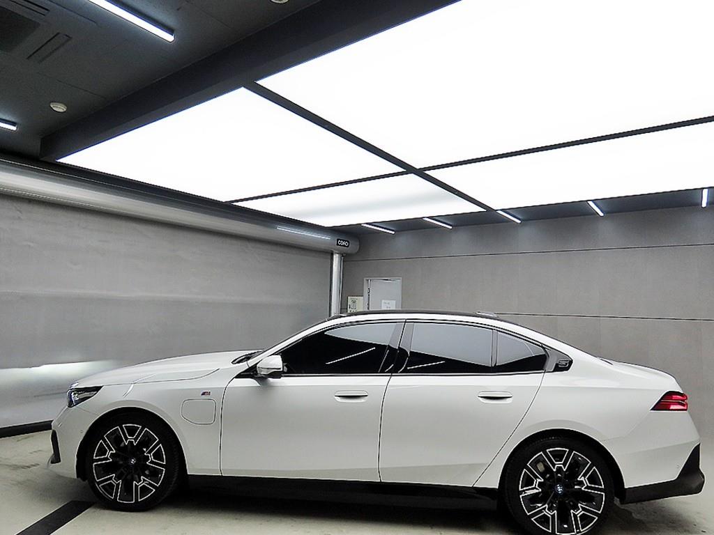 BMW 5 Series - Vista 4