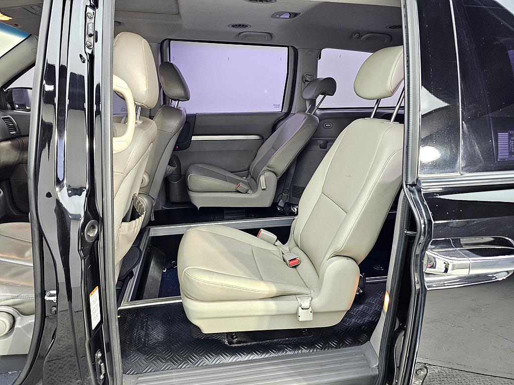 KIA Carnival - Vista 9