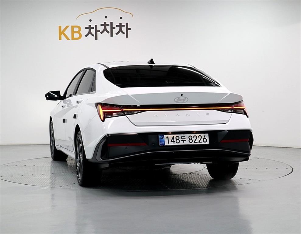 HYUNDAI Avante - Vista 4