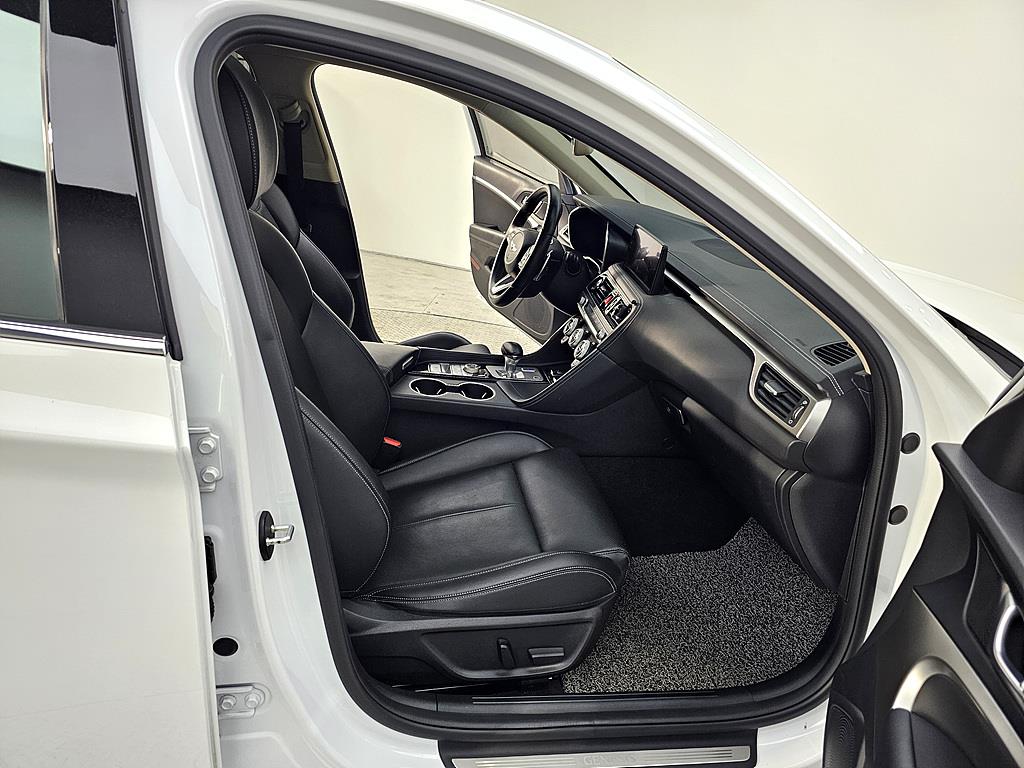 Genesis G70 - Vista 11