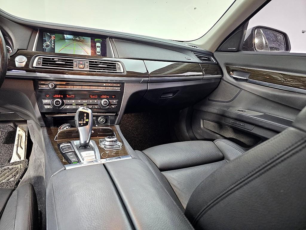 BMW 7 Series - Vista 10
