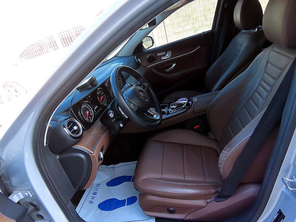 Mercedes Benz E class - Vista 5