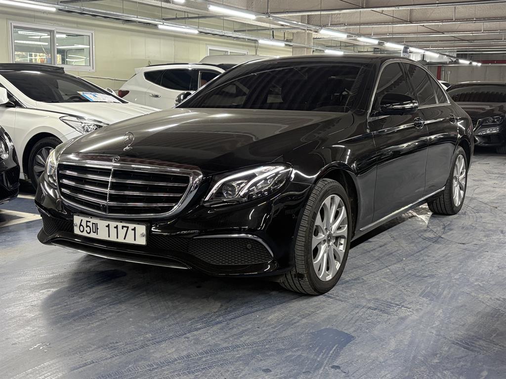 Mercedes Benz E class 2018 Negro - Importación desde Corea - HF Imports Iquique - Foto 1