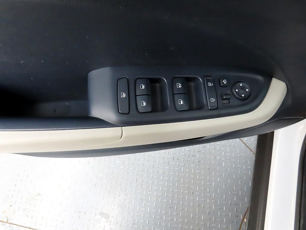 HYUNDAI Venue - Vista 11