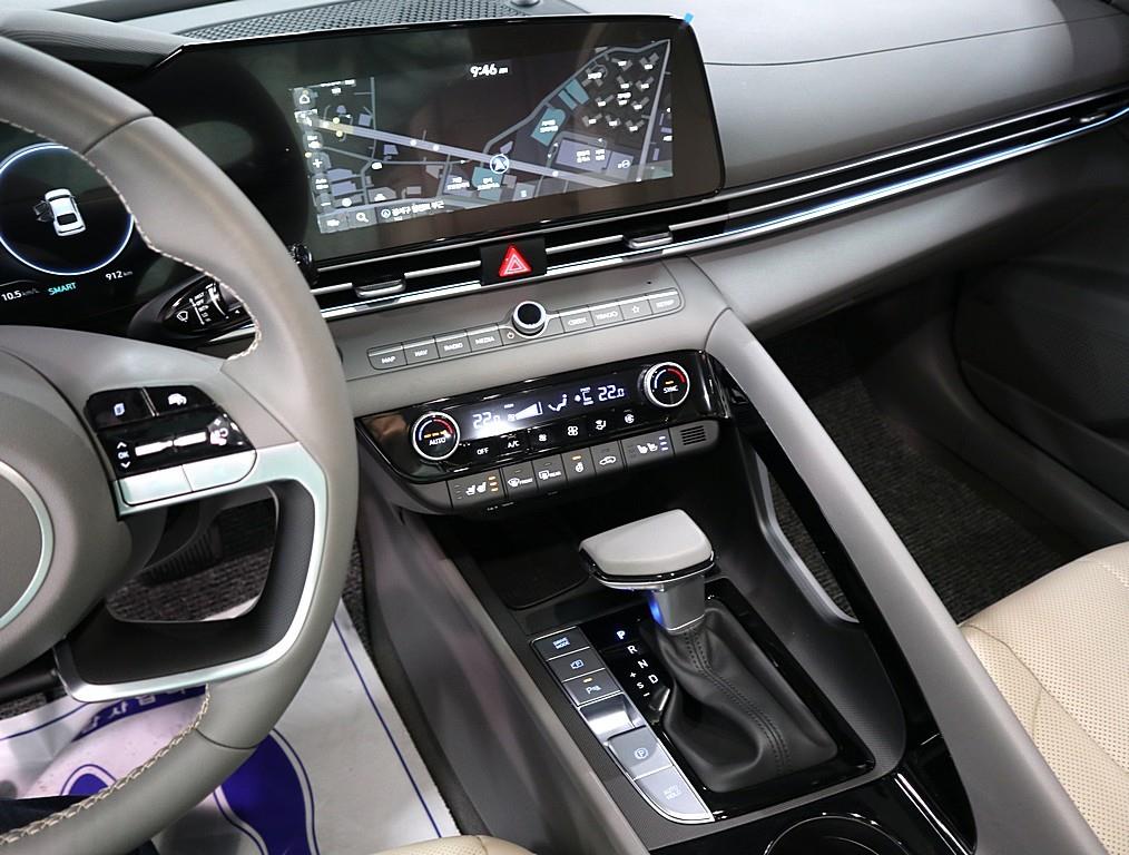 HYUNDAI Avante - Vista 11