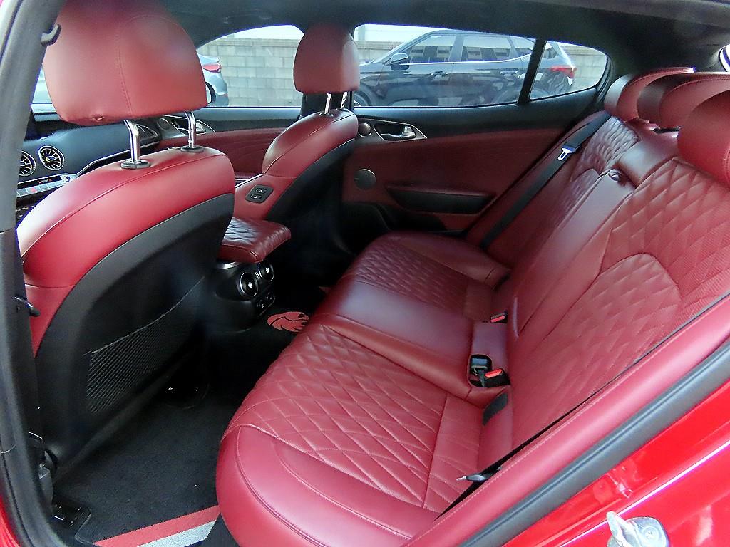 KIA Stinger - Vista 6